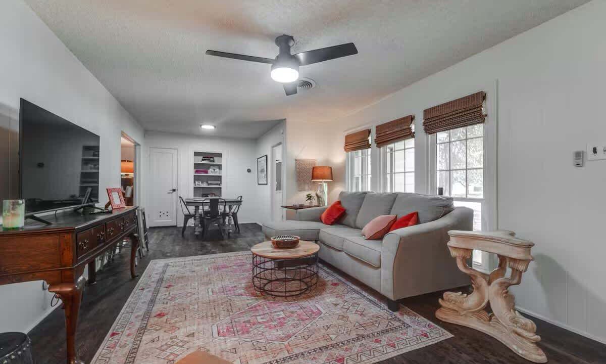 Photo of Livingroom in Tech Terrace