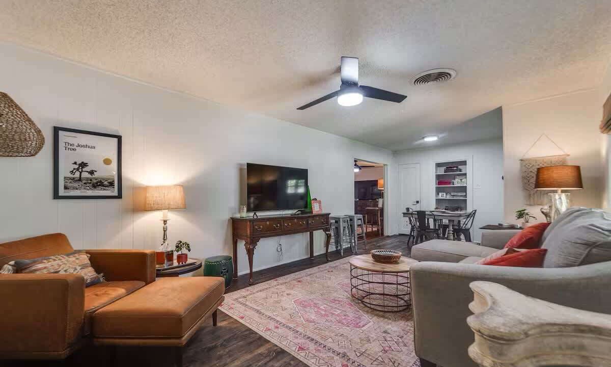 Photo of Livingroom in Tech Terrace