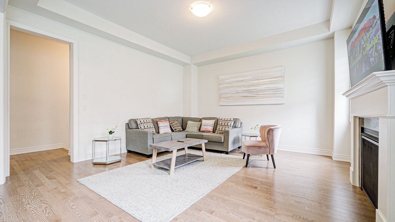 Photo of Livingroom in Richmond Hill