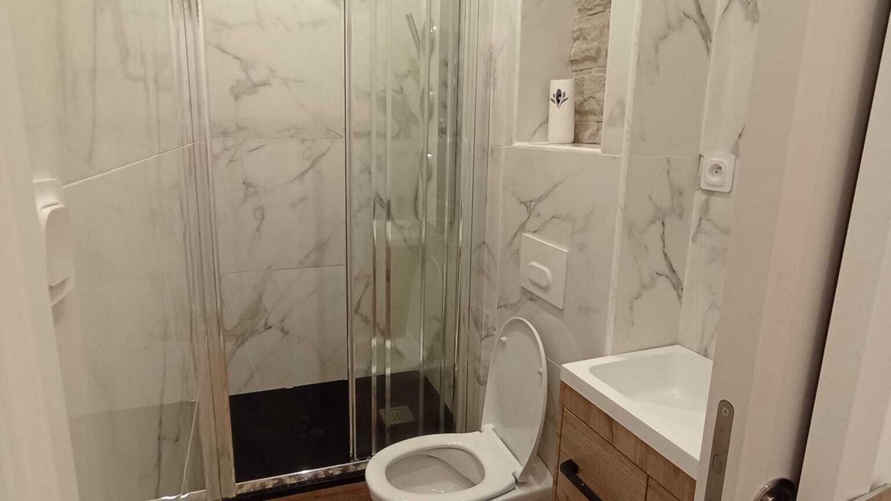 Photo of Bathroom in Saint-Lazare