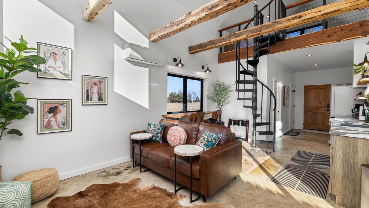 Photo of Livingroom in Bourbon