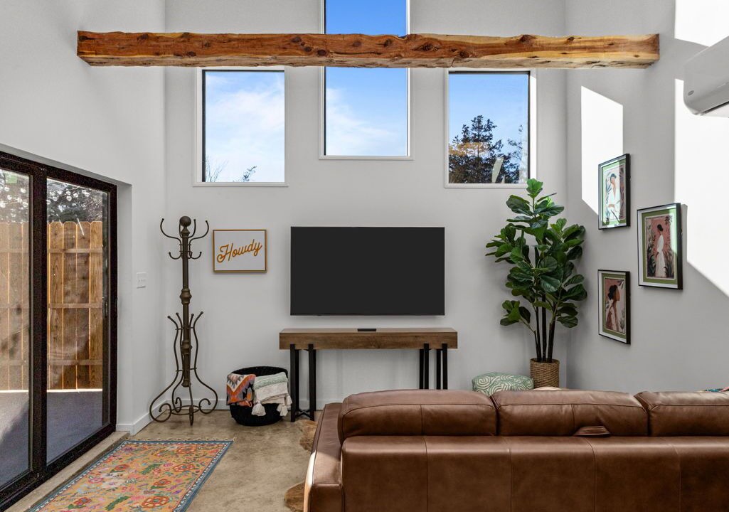 Photo of Livingroom in Bourbon