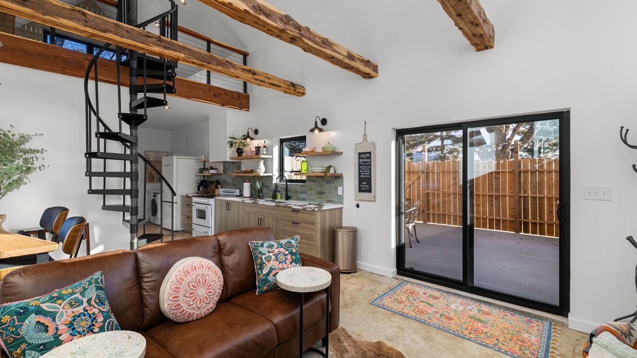 Photo of Livingroom in Bourbon