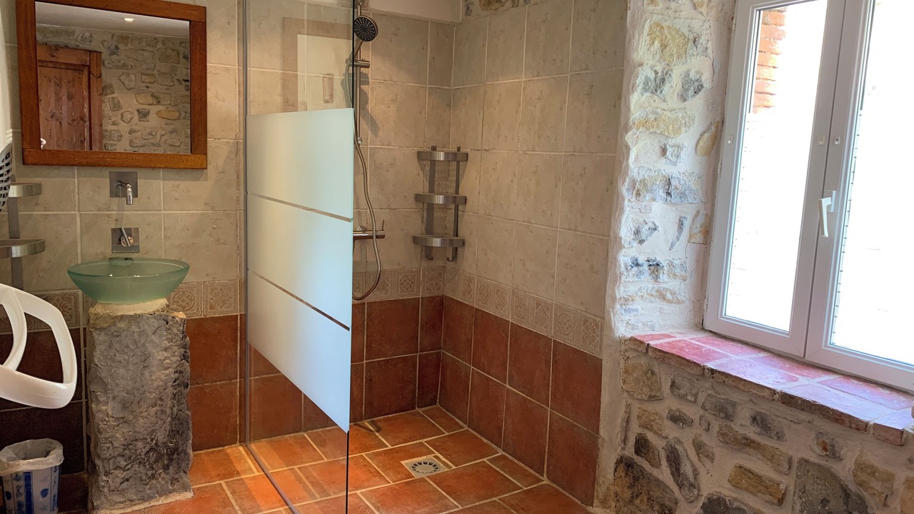 Photo of Bathroom in Grospierres