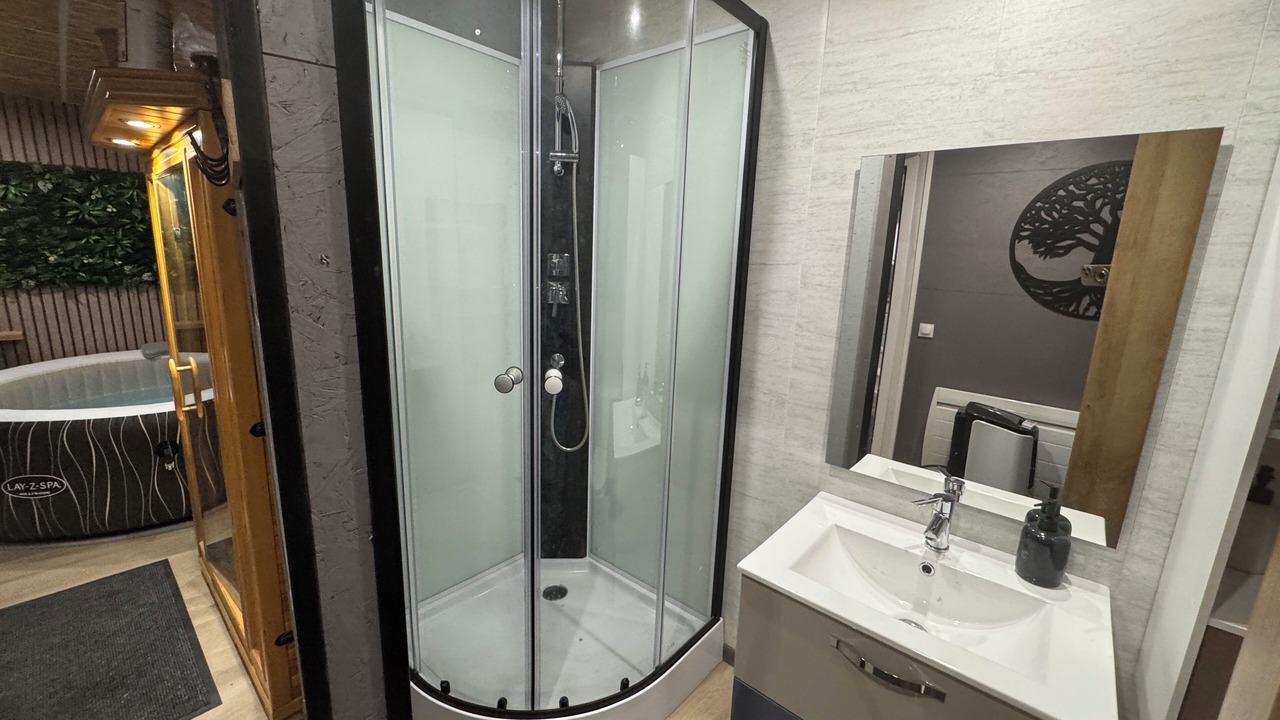 Photo of Bathroom in Juilley