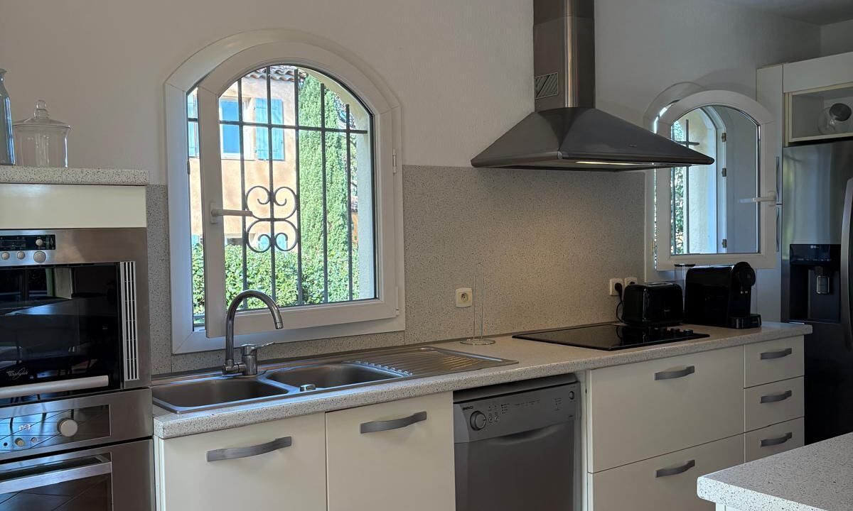 Photo of Kitchen in Plage de la Garonnette