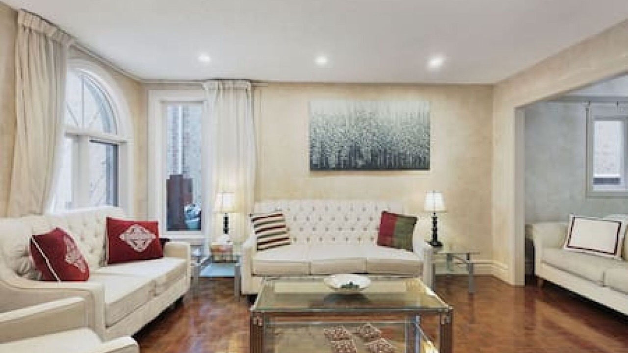 Photo of Livingroom in East Credit
