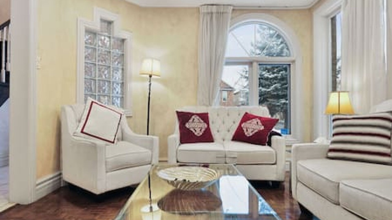 Photo of Livingroom in East Credit