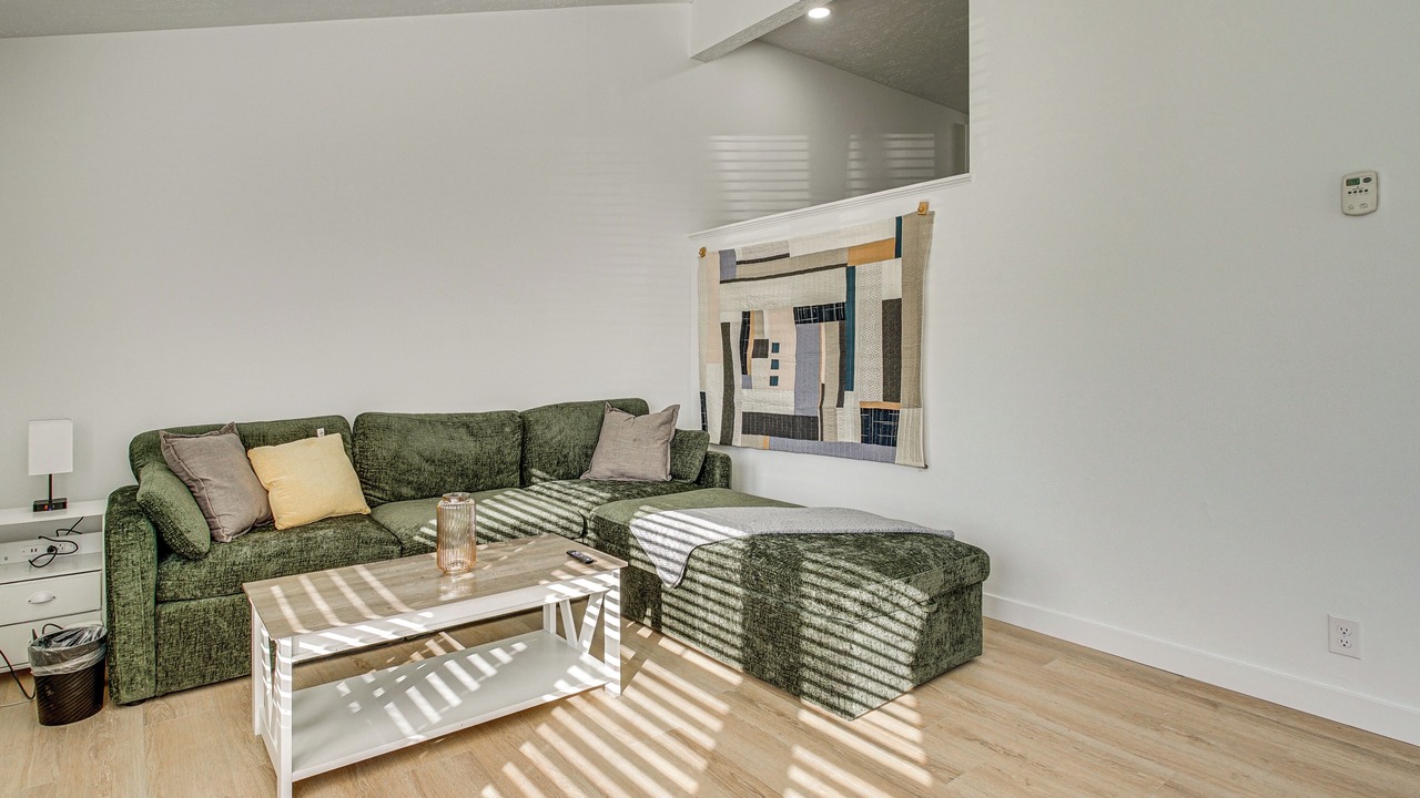 Photo of Livingroom in Midvale