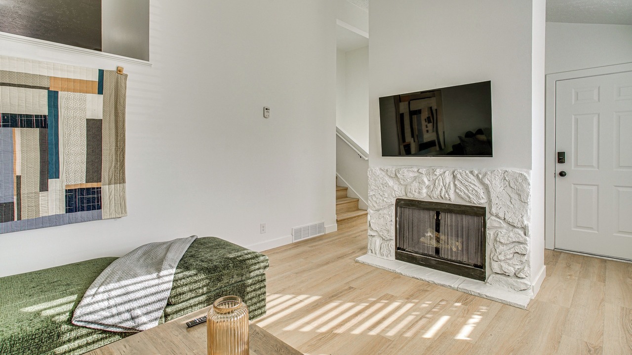 Photo of Livingroom in Midvale