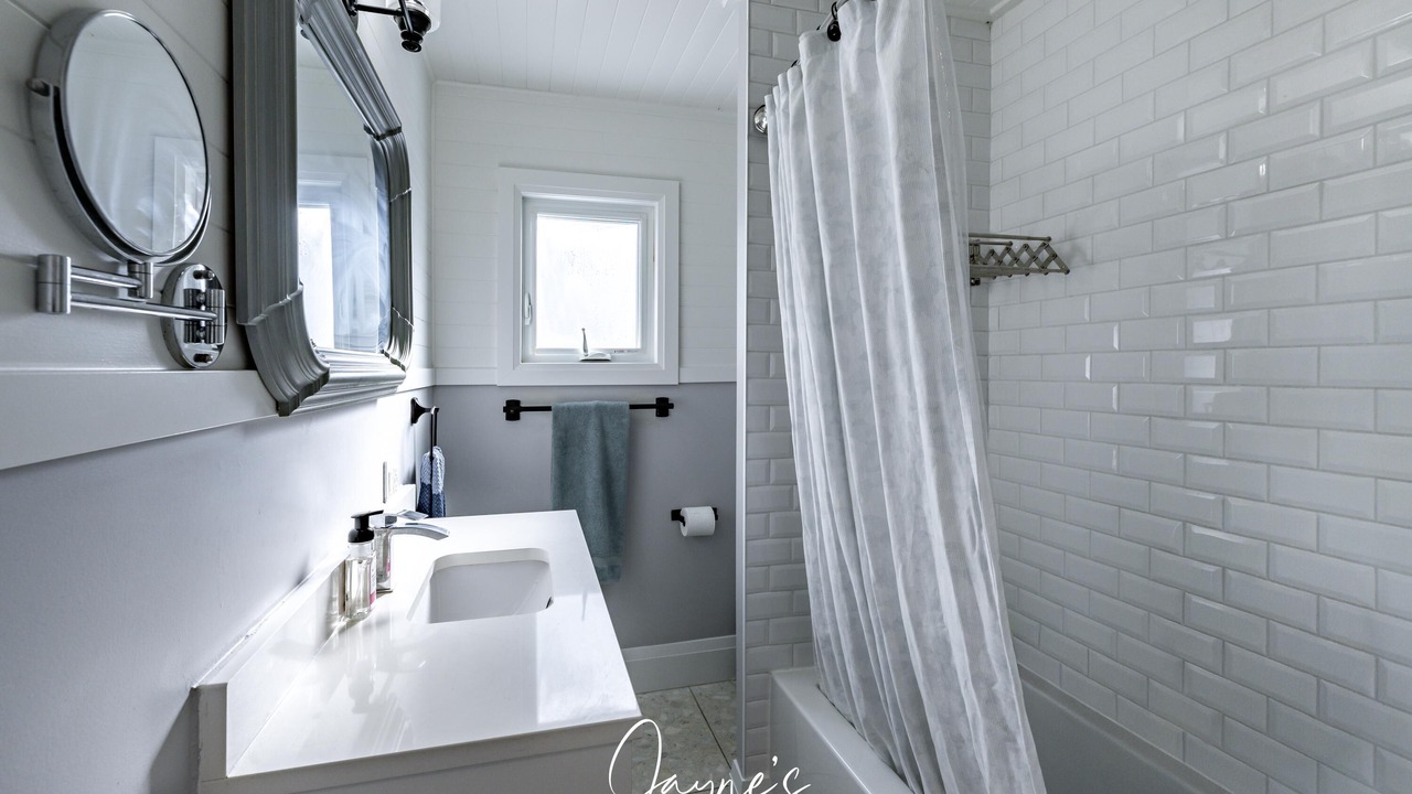 Photo of Bathroom in Alcona