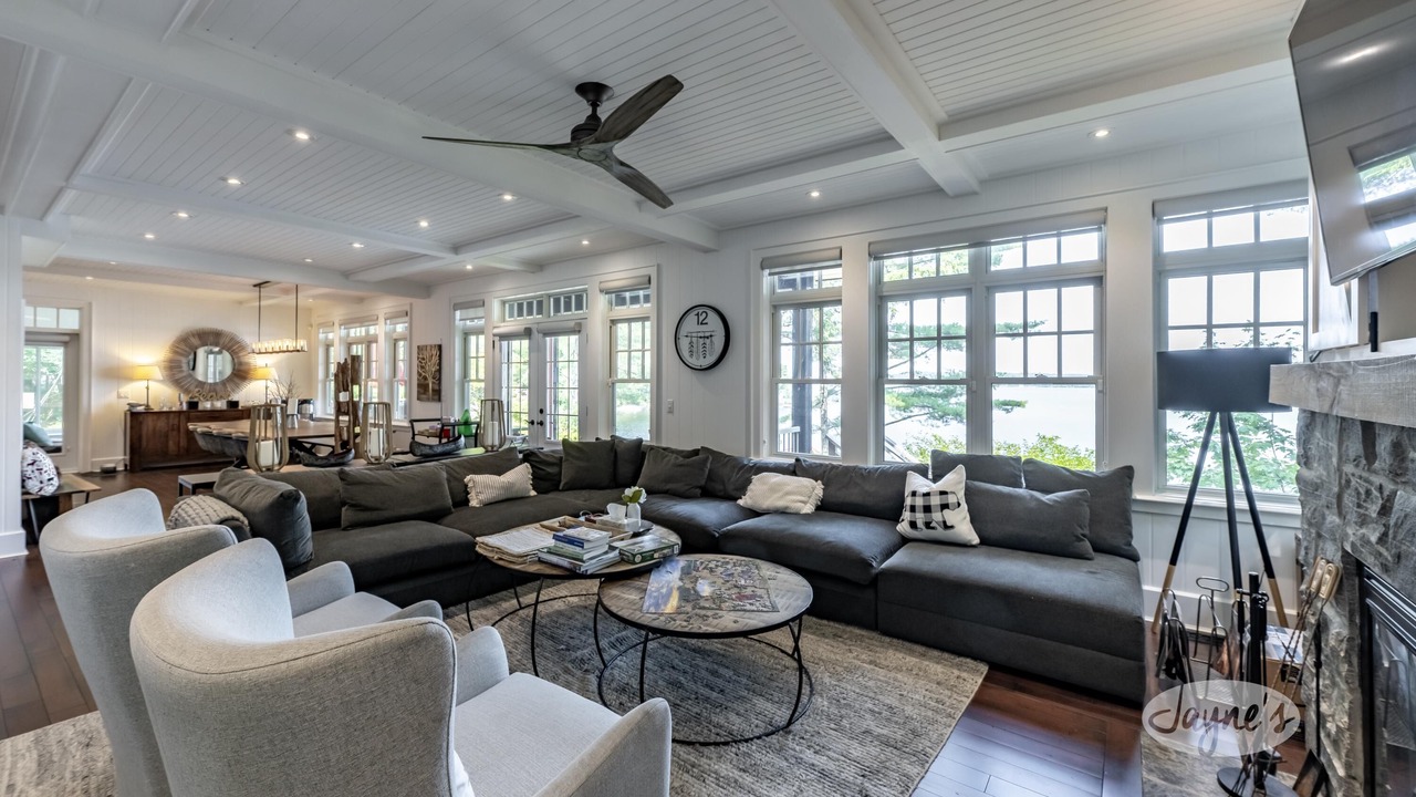 Photo of Livingroom in Muskoka Lakes