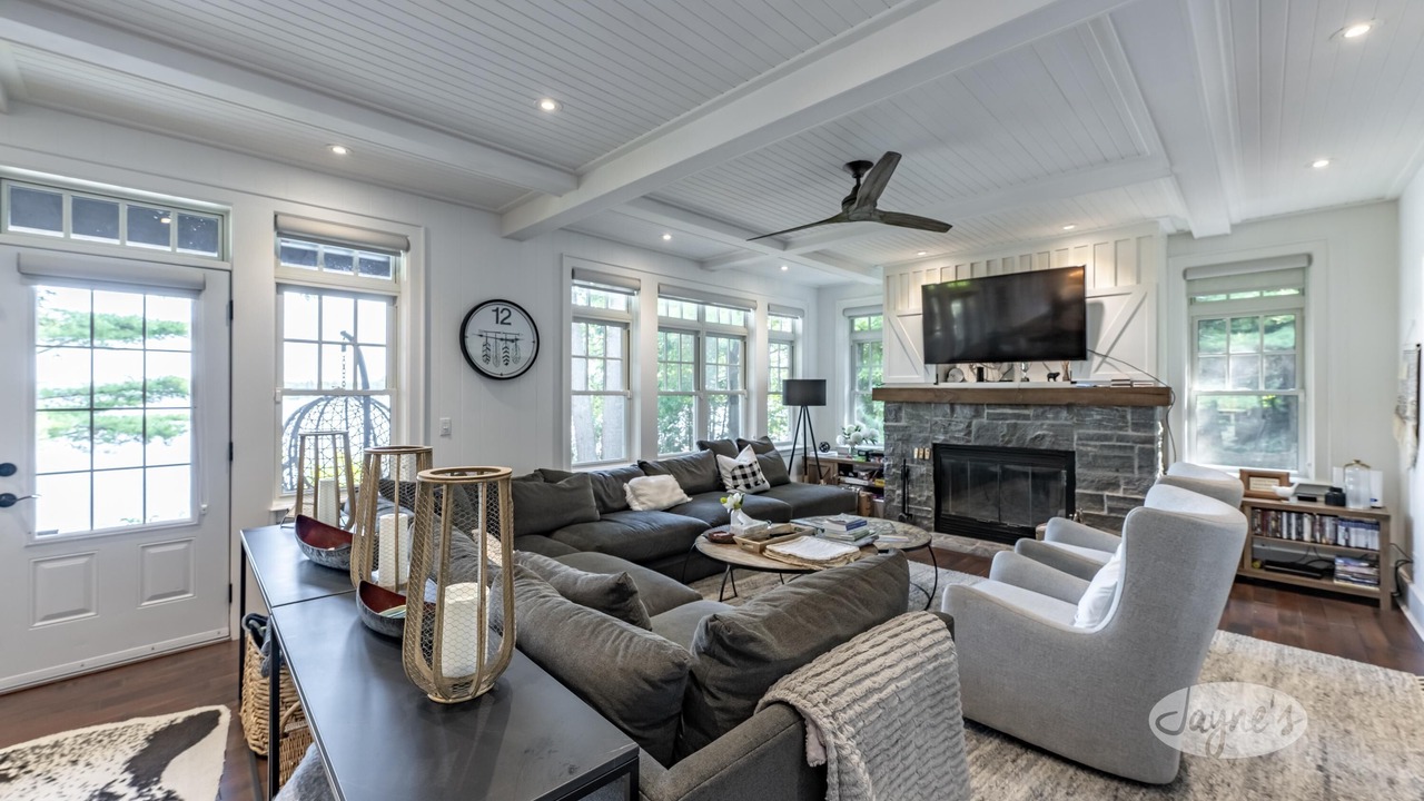 Photo of Livingroom in Muskoka Lakes
