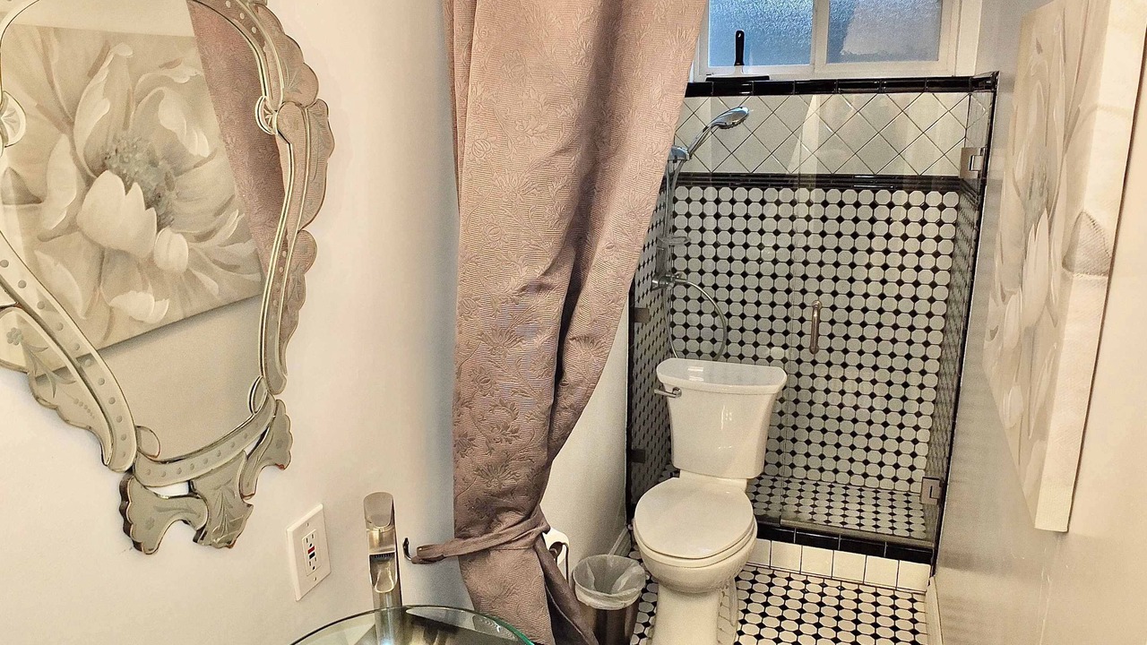Photo of Bathroom in Peninsula