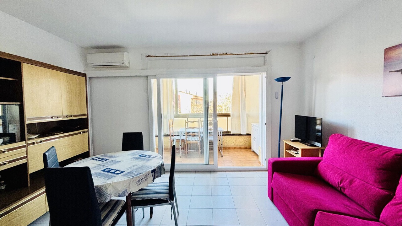 Photo of Livingroom in Roses Town Center