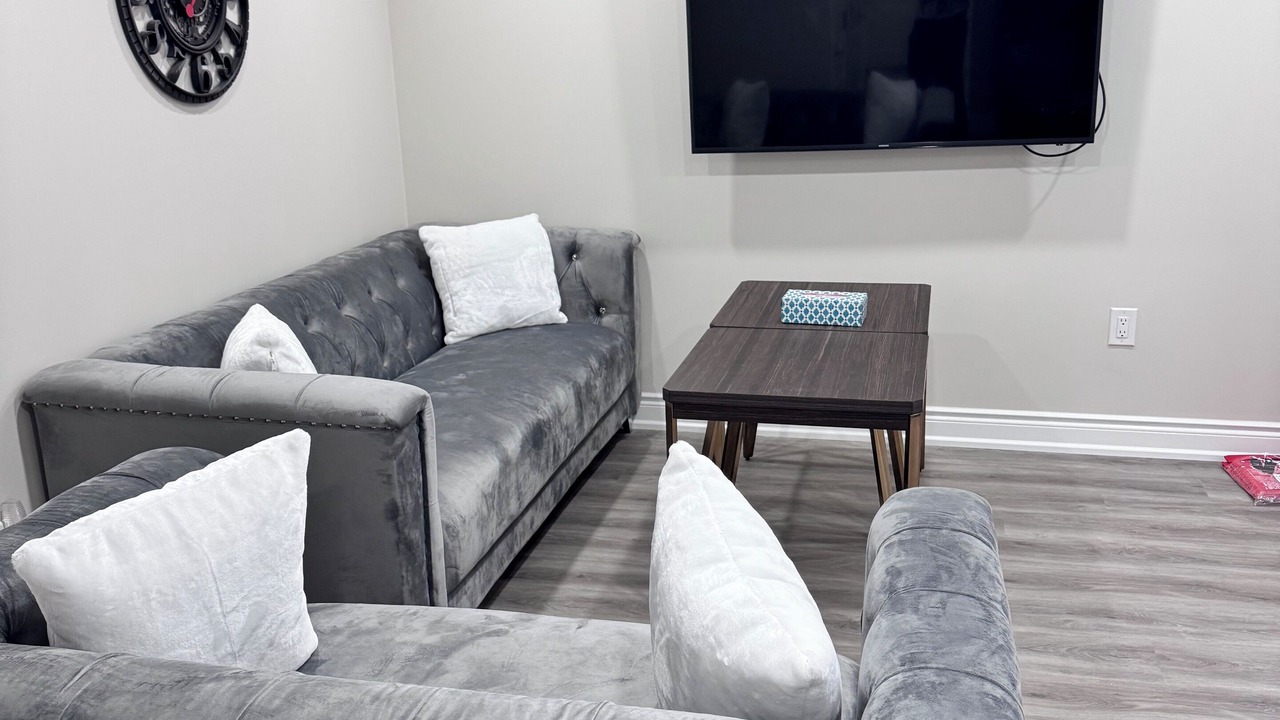 Photo of Livingroom in East Credit