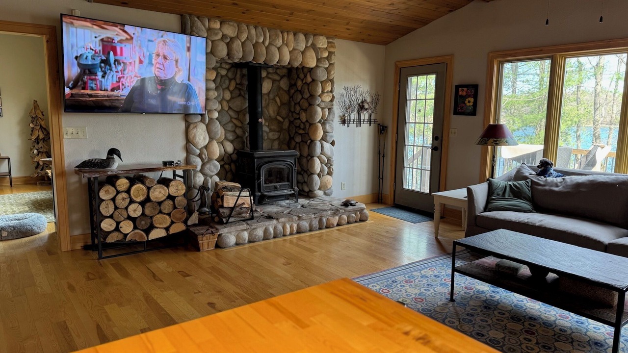 Photo of Livingroom in Evart