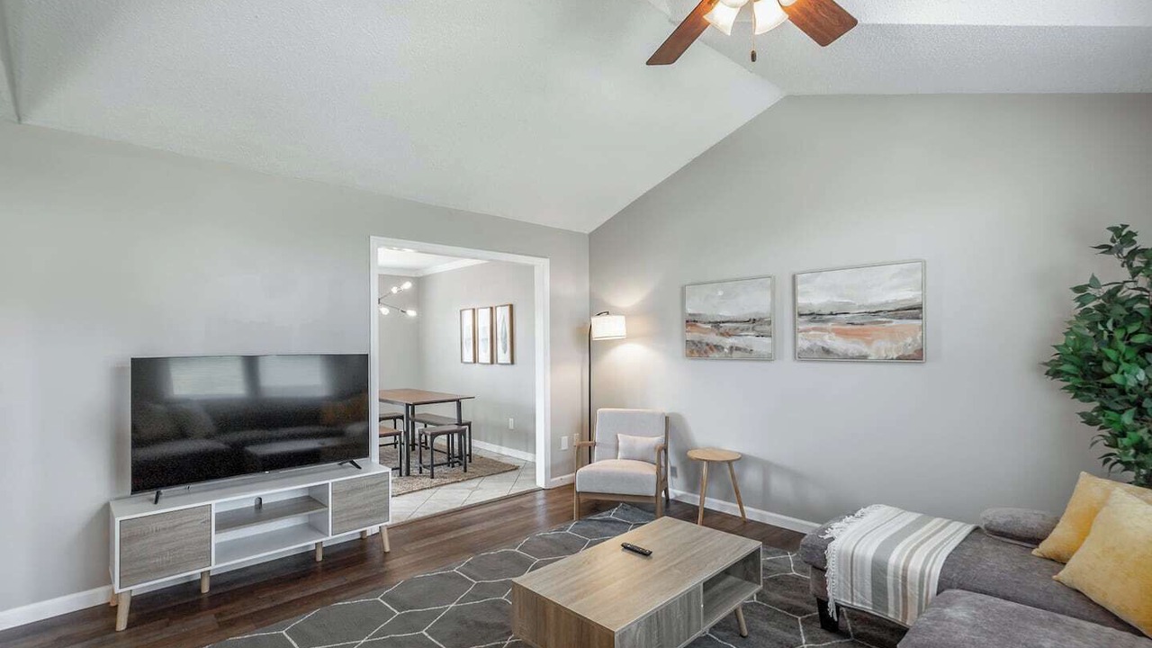 Photo of Livingroom in East Brainerd