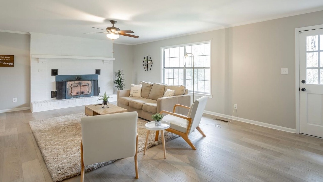 Photo of Livingroom in East Brainerd