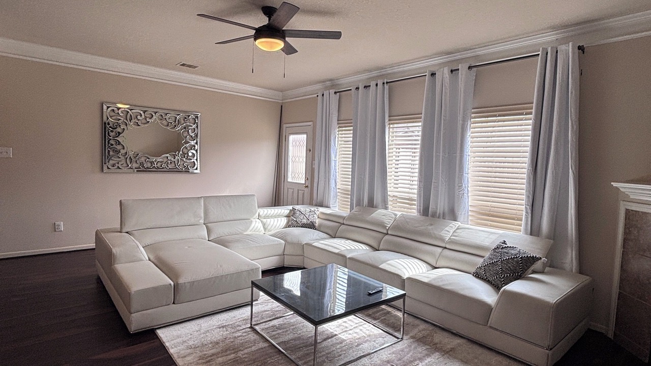 Photo of Livingroom in Spring