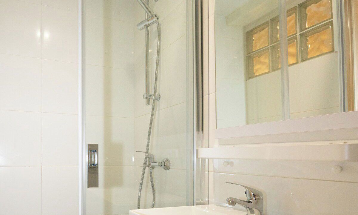 Photo of Bathroom in Sants