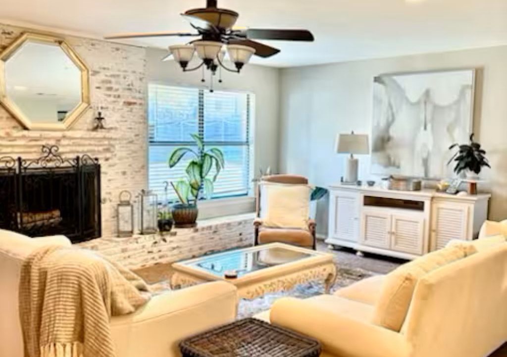 Photo of Livingroom in Highland Village