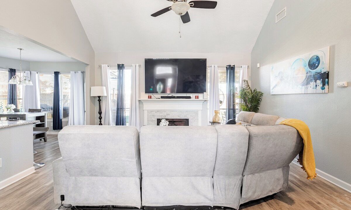 Photo of Livingroom in Baytown