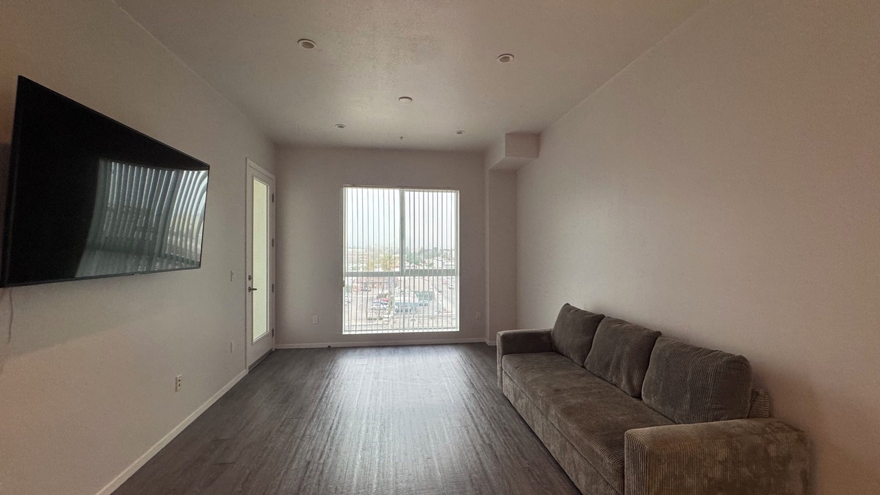 Photo of Livingroom in Downtown
