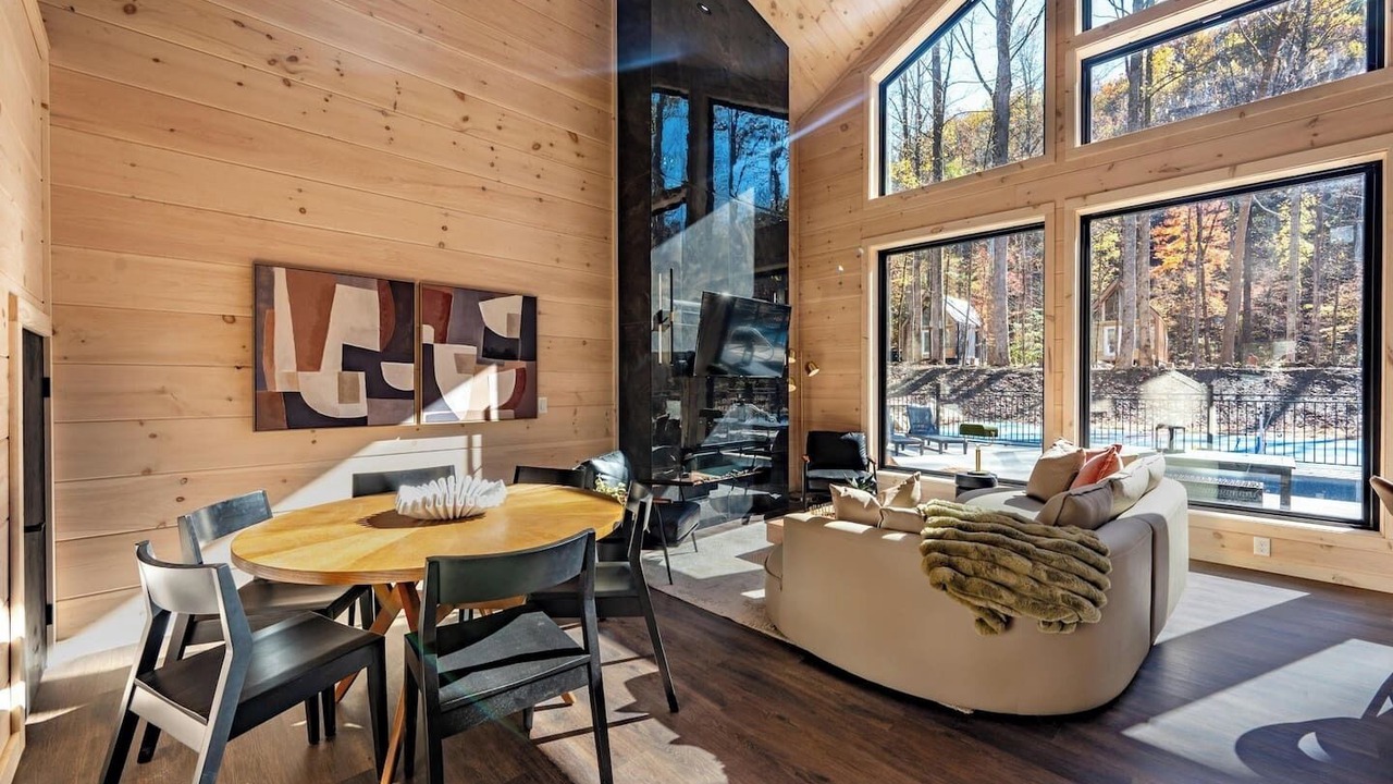 Photo of Livingroom in Pittman Center