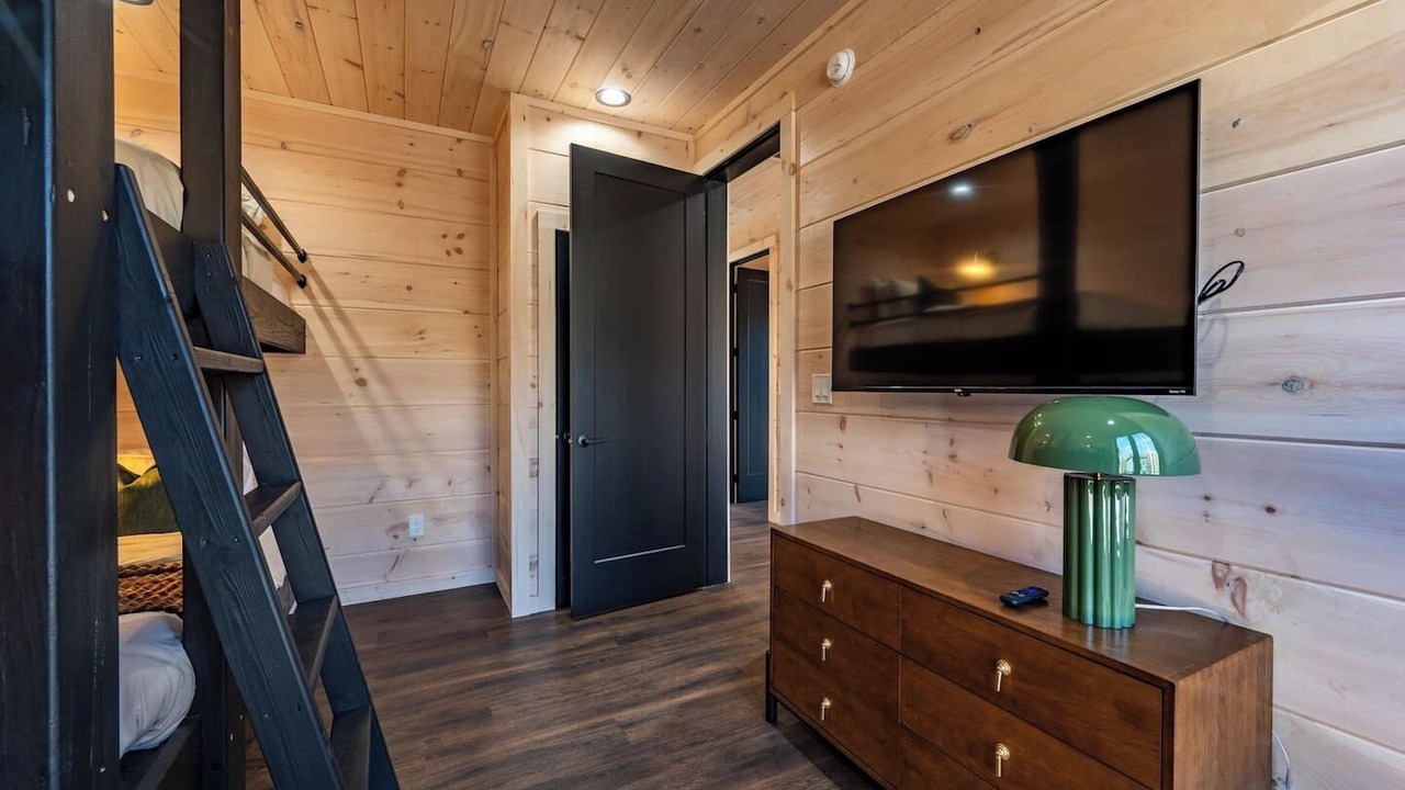 Photo of Bedroom in Pittman Center