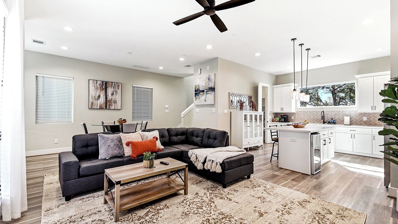 Photo of Livingroom in Spring Branch West