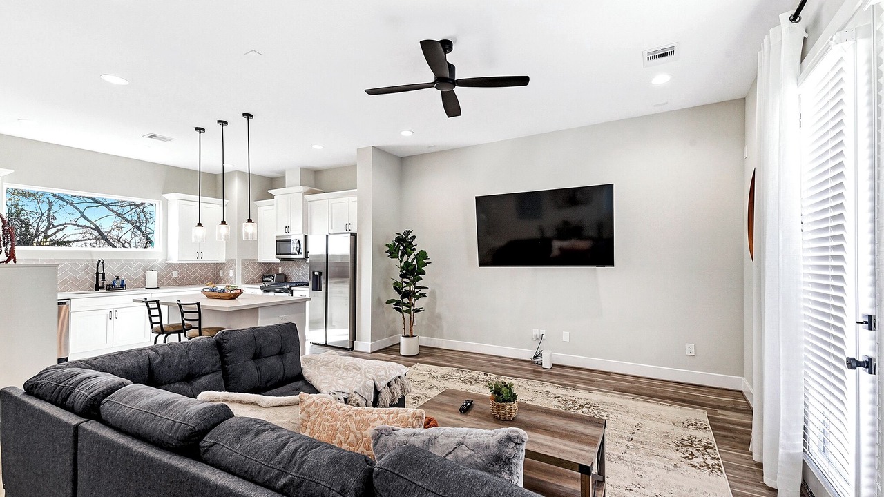 Photo of Livingroom in Spring Branch West