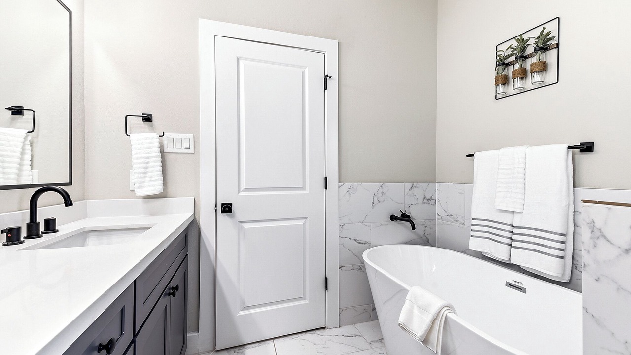 Photo of Bathroom in Spring Branch West
