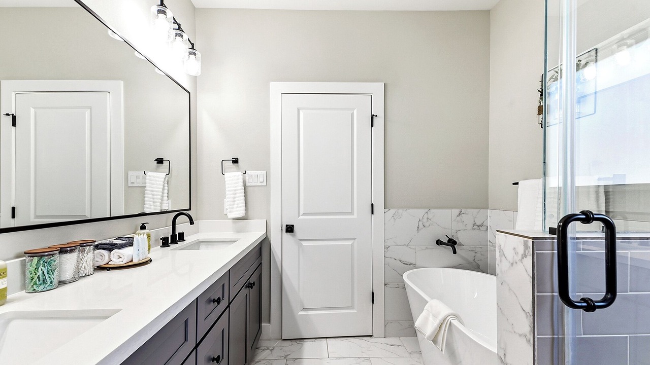 Photo of Bathroom in Spring Branch West