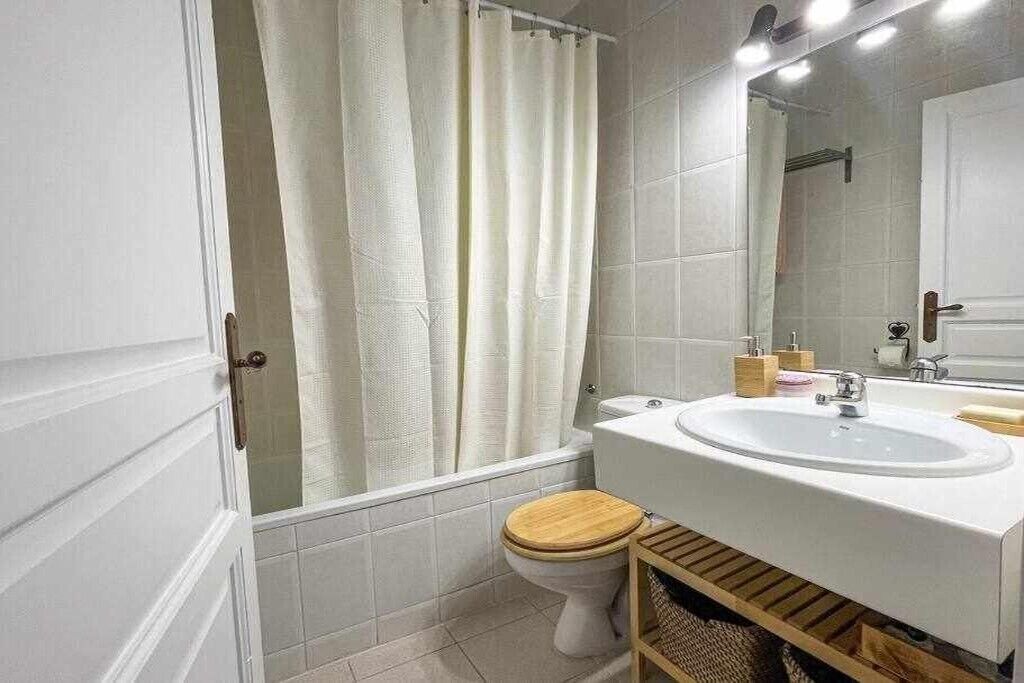 Photo of Bathroom in Enveitg