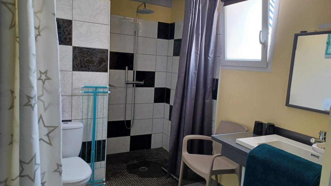 Photo of Bathroom in Pontorson