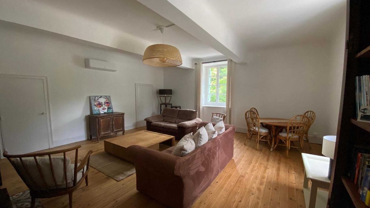 Photo of Livingroom in Barry-d'Islemade