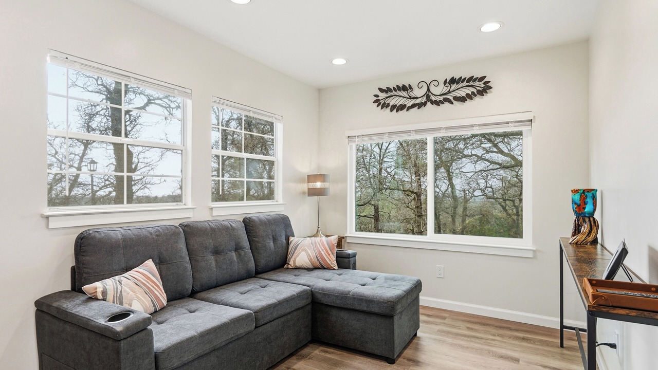 Photo of Livingroom in Smartville