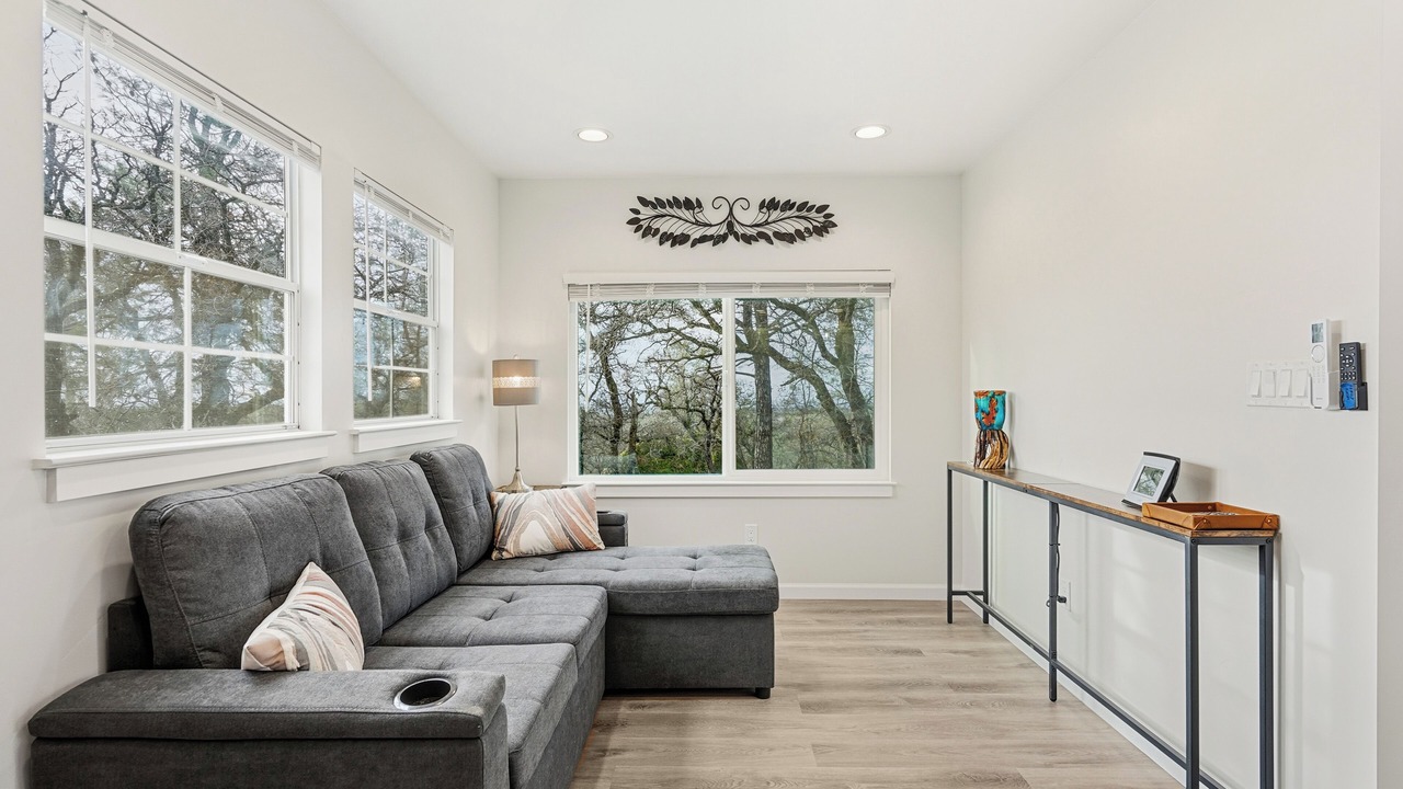 Photo of Livingroom in Smartville