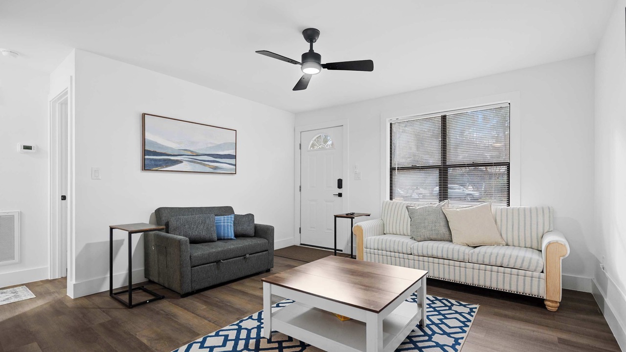 Photo of Livingroom in Chapel Hill