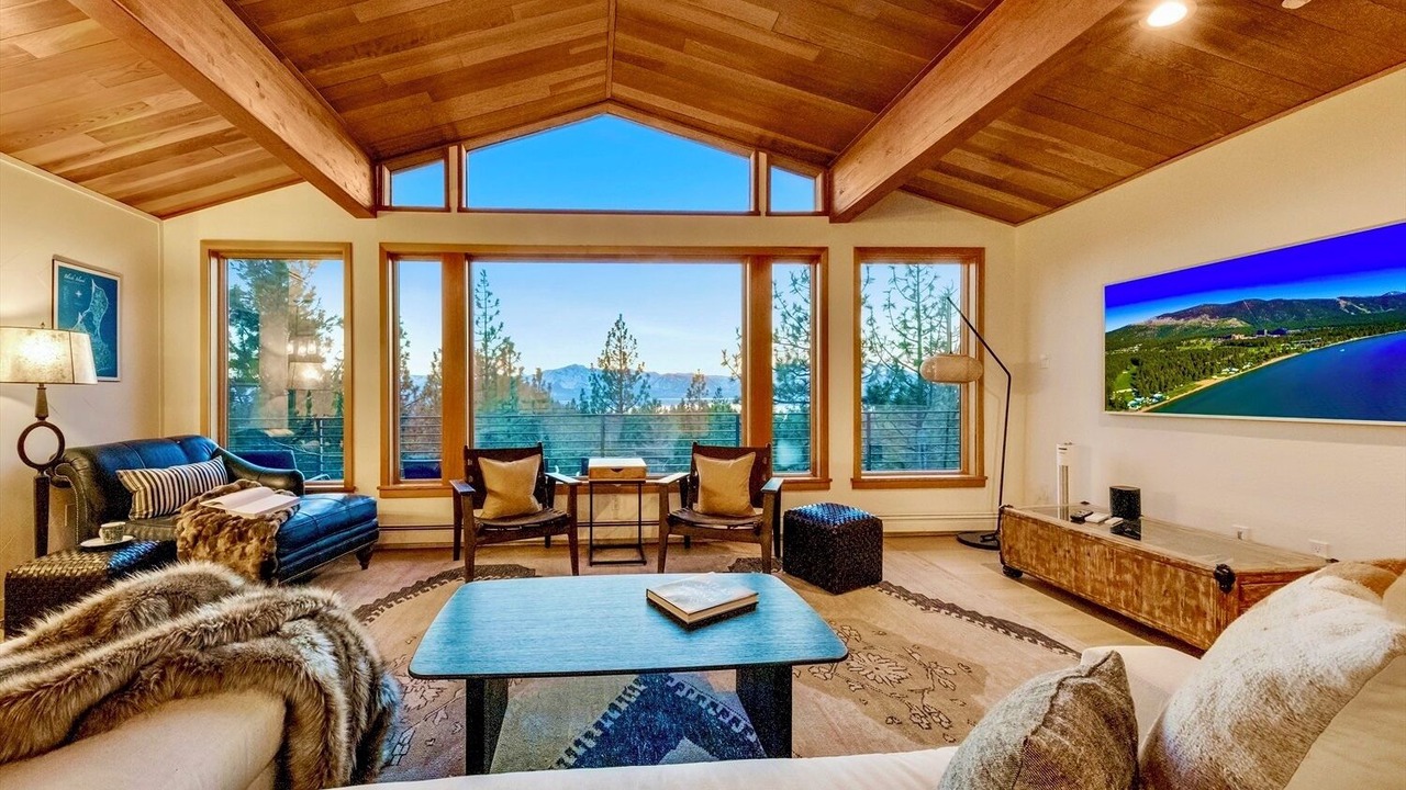 Photo of Livingroom in Round Hill Village