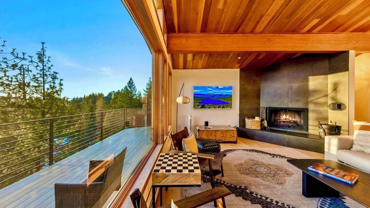Photo of Livingroom in Round Hill Village