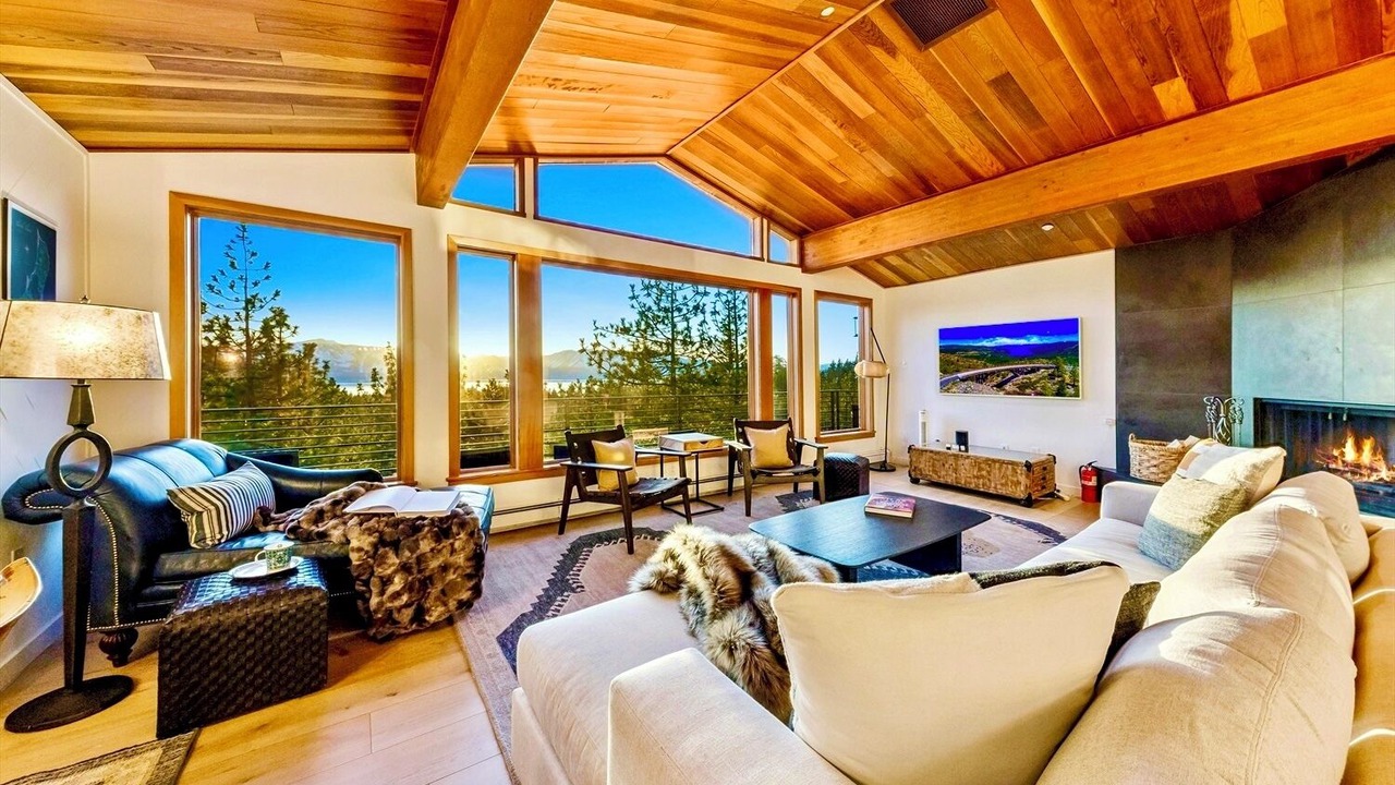 Photo of Livingroom in Round Hill Village