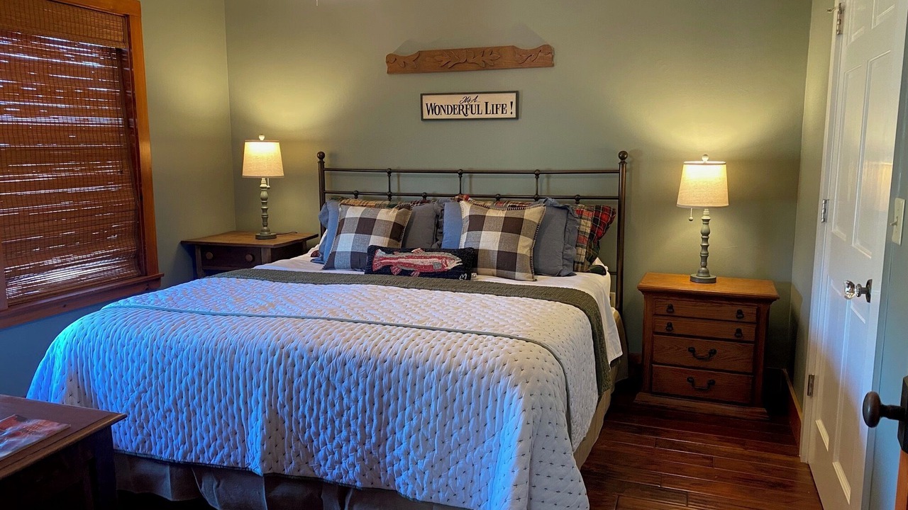 Photo of Bedroom in Pittsburg