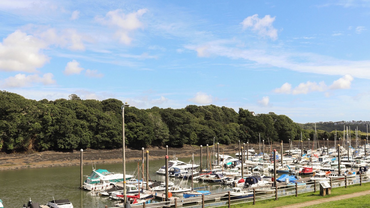 Photo of Others in Neyland