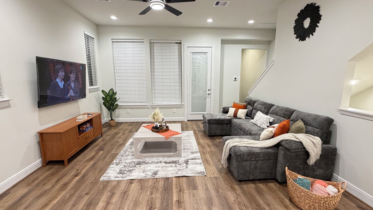 Photo of Livingroom in South Main