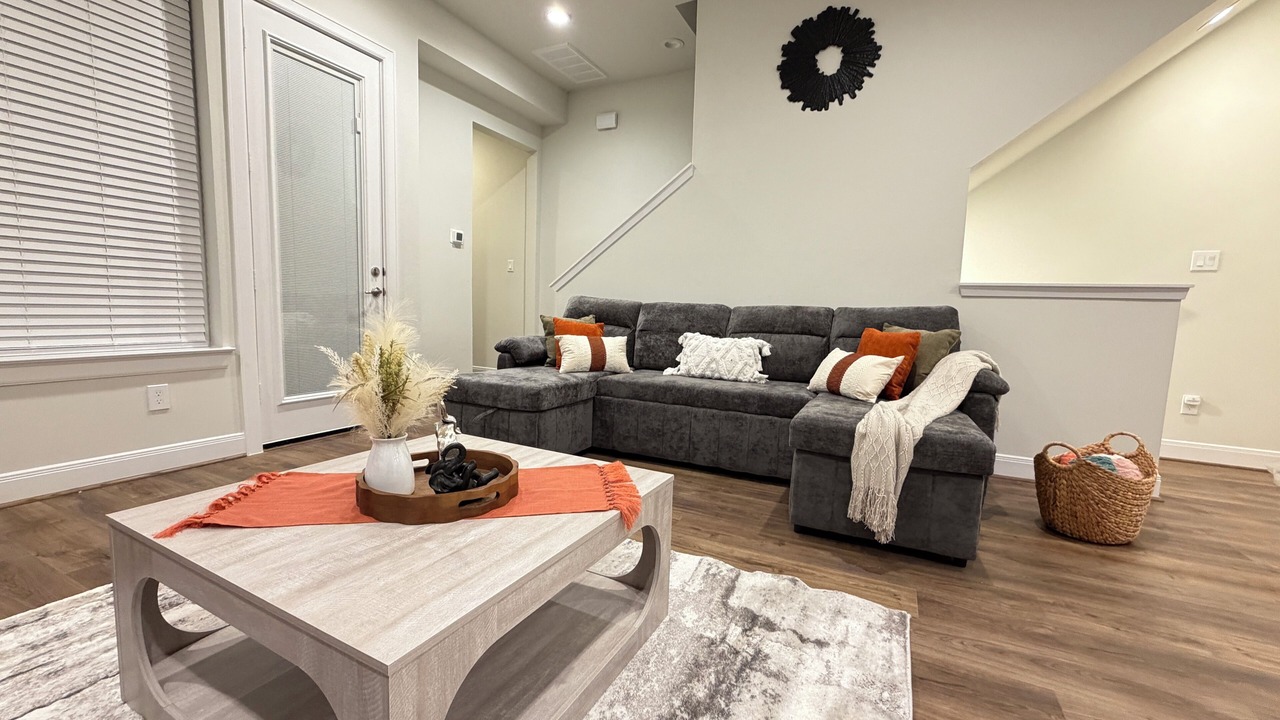 Photo of Livingroom in South Main