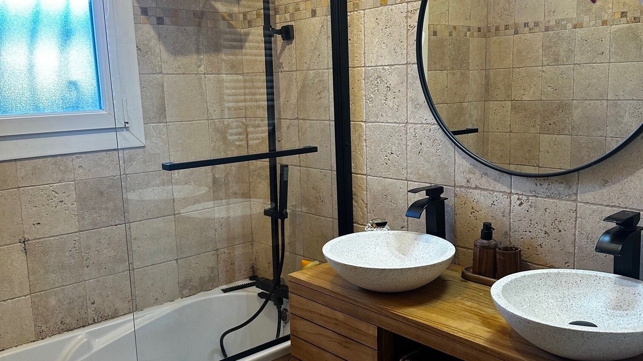 Photo of Bathroom in Le Puy-Sainte-Reparade