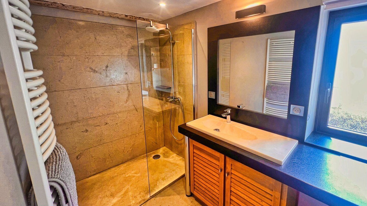 Photo of Bathroom in Saint-Hippolyte-de-Montaigu