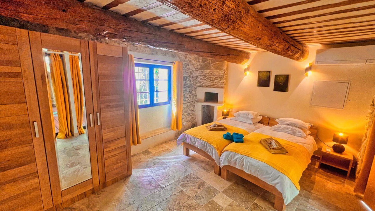 Photo of Bedroom in Saint-Hippolyte-de-Montaigu
